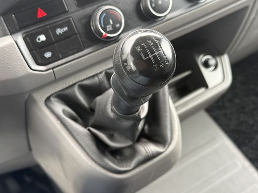 Volkswagen Crafter 35 2.0 TDI HIGHLINE+ / L3H3 / 750 KG DHOLLANDIA HYDR. LAADKLEP / AIRCO / CRUISE / NAVI / CAMERA /... ActivLease financial lease