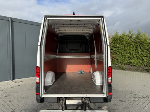 Volkswagen Crafter 35 2.0 TDI HIGHLINE+ / L3H3 / 750 KG DHOLLANDIA HYDR. LAADKLEP / AIRCO / CRUISE / NAVI / CAMERA /... ActivLease financial lease