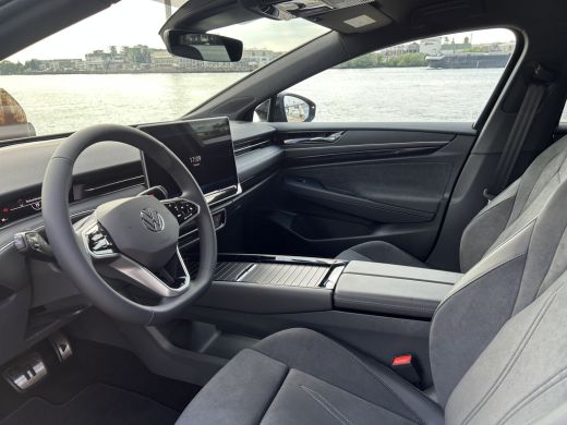 Volkswagen ID.7 Pro Limited Edition 77 kWh | Uit voorraad leverbaar | Adaptive Cruise control  met stop&go en stu... ActivLease financial lease