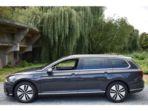 Volkswagen Passat Variant 218PK DSG HYBRID GTE BUSINESS LEDER/CAMERA/TREKHAAK/IQ-LIGHT ActivLease financial lease