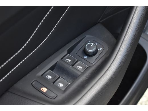 Volkswagen Passat Variant 218PK DSG HYBRID GTE BUSINESS LEDER/CAMERA/TREKHAAK/IQ-LIGHT ActivLease financial lease