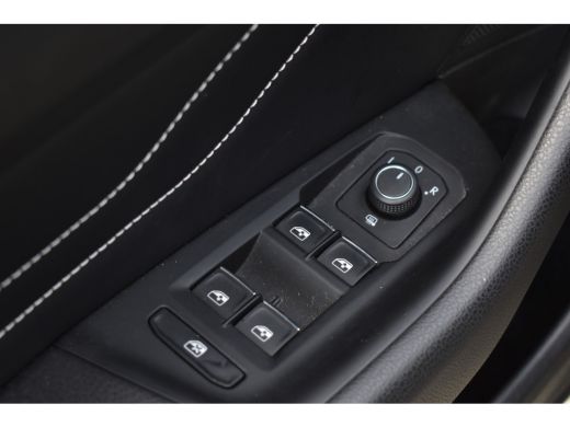 Volkswagen Passat Variant 218PK DSG HYBRID GTE BUSINESS TREKHAAK/IQ-LIGHT/VIRTUAL/LEDER ActivLease financial lease