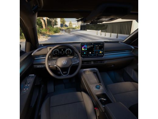 Volkswagen T-Roc Style First Edition | 'App-Connect' draadloze smartphone integratie | 30,5 cm display met 2D en 3... ActivLease financial lease