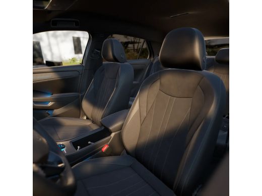 Volkswagen T-Roc Style First Edition | 'App-Connect' draadloze smartphone integratie | 30,5 cm display met 2D en 3... ActivLease financial lease