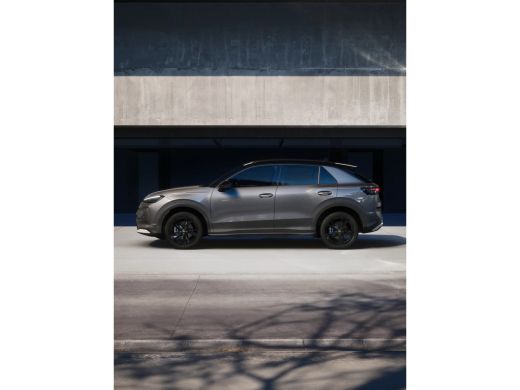 Volkswagen T-Roc Style First Edition | 'App-Connect' draadloze smartphone integratie | 30,5 cm display met 2D en 3... ActivLease financial lease