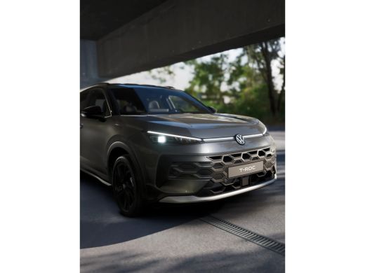 Volkswagen T-Roc Style First Edition | 'App-Connect' draadloze smartphone integratie | 30,5 cm display met 2D en 3... ActivLease financial lease