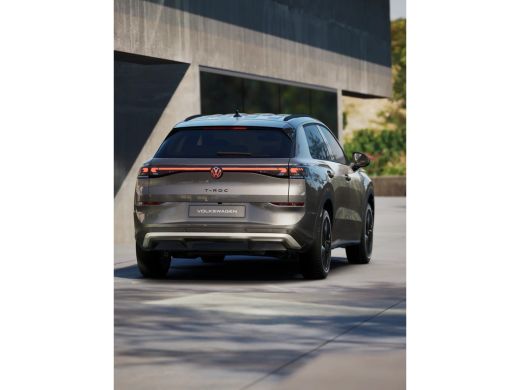 Volkswagen T-Roc Style First Edition | 'App-Connect' draadloze smartphone integratie | 30,5 cm display met 2D en 3... ActivLease financial lease