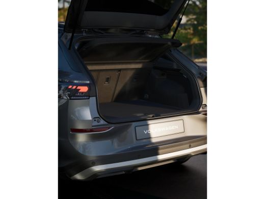 Volkswagen T-Roc Style First Edition | 'App-Connect' draadloze smartphone integratie | 30,5 cm display met 2D en 3... ActivLease financial lease