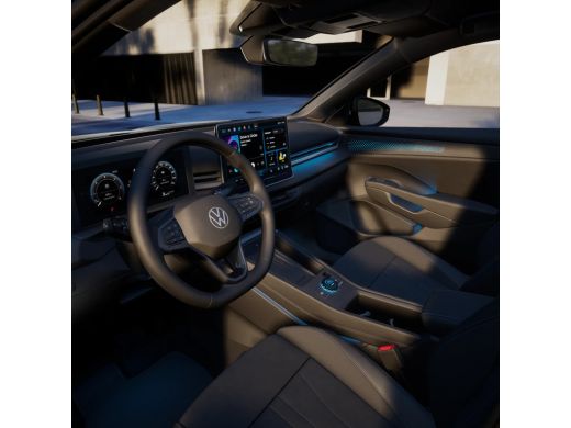 Volkswagen T-Roc Style First Edition | 'App-Connect' draadloze smartphone integratie | 30,5 cm display met 2D en 3... ActivLease financial lease