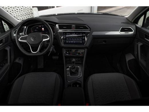 Volkswagen Tiguan 1.4 TSI 245pk eHybrid | Panoramadak | Trekhaak | | Cruise control adaptief | Elektrisch glazen pa... ActivLease financial lease