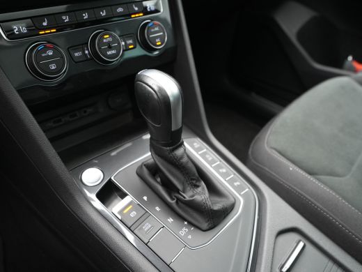 Volkswagen Tiguan 1.5 TSI ACT 150pk DSG Highline R-Line Panorama Camera Trekhaak Keyless Carplay 173 ActivLease financial lease