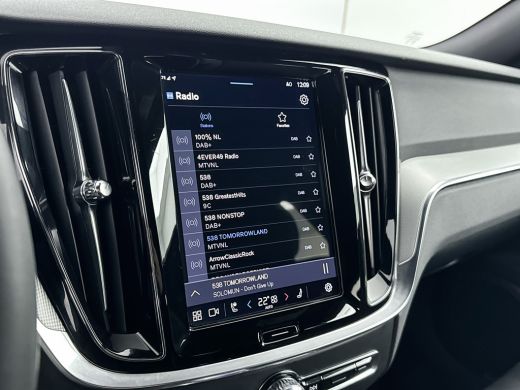 Volvo  V60 T6 Recharge Plus Dark | 18" | Sportstoelen | Harman Kardon | Trekhaak | Elektr. verst. stoelen | ... ActivLease financial lease