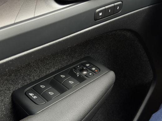 Volvo  XC40 Recharge Ultimate 70 kWh | Audio installatie premium | Cruise control adaptief met Stop&Go en stu... ActivLease financial lease