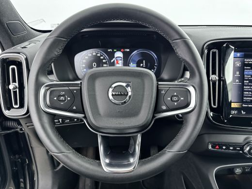 Volvo  XC40 T4 Recharge Plus Bright | 18" | Elektrisch verstelbare stoelen | Trekhaak | Harman Kardon | Adapt... ActivLease financial lease