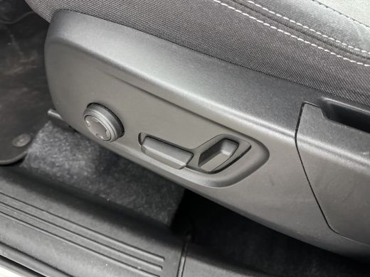 Volvo  XC40 T4 Recharge Plus Bright | 18" | Elektrisch verstelbare stoelen | Trekhaak | Harman Kardon | Adapt... ActivLease financial lease