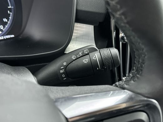 Volvo  XC40 T4 Recharge Plus Bright | 18" | Elektrisch verstelbare stoelen | Trekhaak | Harman Kardon | Adapt... ActivLease financial lease