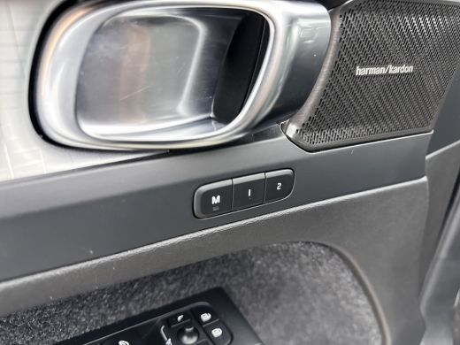 Volvo  XC40 T4 Recharge Plus Dark | 18" | Elektrisch verstelbare stoelen | Harman Kardon | Trekhaak | Adaptie... ActivLease financial lease