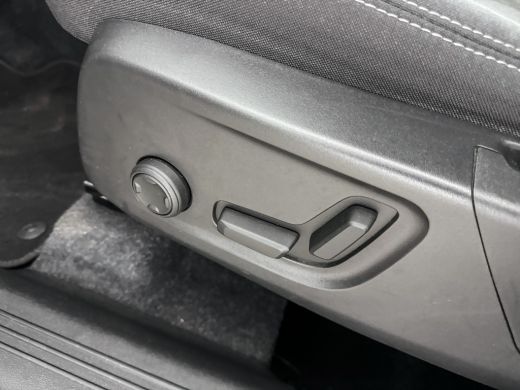 Volvo  XC40 T4 Recharge Plus Dark | 18" | Elektrisch verstelbare stoelen | Harman Kardon | Trekhaak | Adaptie... ActivLease financial lease