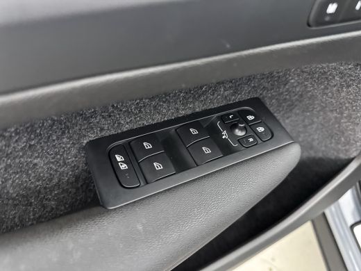 Volvo  XC40 T4 Recharge Plus Dark | 18" | Elektrisch verstelbare stoelen | Harman Kardon | Trekhaak | Adaptie... ActivLease financial lease