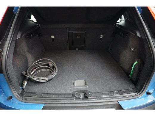 Volvo  XC40 T5 Plus Dark Recharge Plug-In Hybrid 2WD | Trekhaak | PDC V+A en Camera | BLIS | Adaptive cruisco... ActivLease financial lease