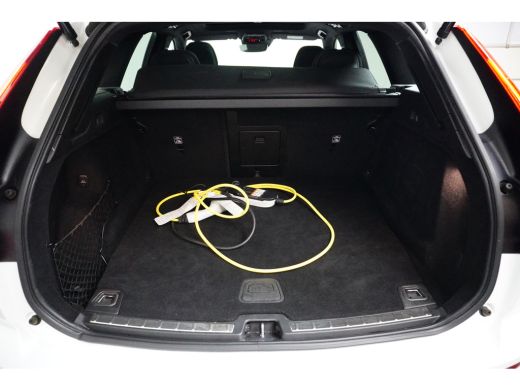Volvo  XC60 Recharge T8 AWD R-Design | Apple Carplay/Android Auto | Audio installatie premium | Cruise contro... ActivLease financial lease