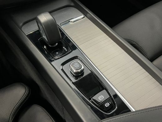 Volvo  XC60 T6 Plug-in hybrid AWD Plus Dark | Achteruitrijcamera | Apple Carplay/Android Auto | Cruise contro... ActivLease financial lease