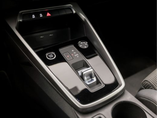 Audi A3 Sportback 30 TFSI S-Line Sport Automaat (2X S-LINE, APPLE CARPLAY, GROOT NAVI, LEDER, ADAPTIVE CR... ActivLease financial lease