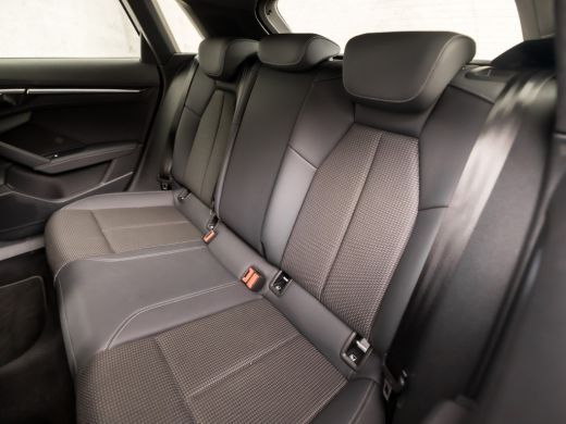 Audi A3 Sportback 30 TFSI S-Line Sport Automaat (2X S-LINE, APPLE CARPLAY, GROOT NAVI, LEDER, ADAPTIVE CR... ActivLease financial lease