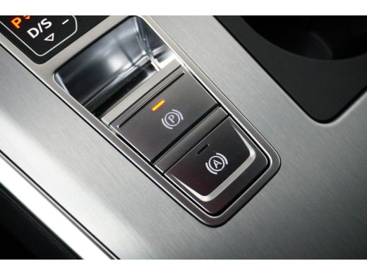 Audi A6 Avant 55 TFSIe 367PK Quattro Competition TREKHAAK | S-LINE | PANORAMADAK | FABRIEKSNAVIGATIE ActivLease financial lease