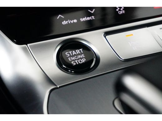 Audi A6 Avant 55 TFSIe 367PK Quattro Competition TREKHAAK | S-LINE | PANORAMADAK | FABRIEKSNAVIGATIE ActivLease financial lease