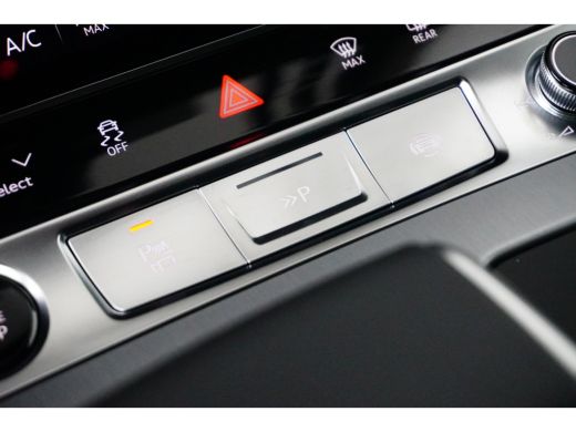 Audi A6 Avant 55 TFSIe 367PK Quattro Competition TREKHAAK | S-LINE | PANORAMADAK | FABRIEKSNAVIGATIE ActivLease financial lease