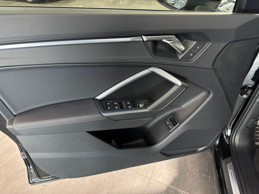 Audi Q3 45 245pk TFSI e S Edition Adaptive cruise control | MMI navigatie plus | Stoelverwarming voorin ActivLease financial lease