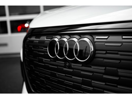 Audi Q4 e-tron S edition Competition | Achterklep, automatisch bedienbaar | Achteruitrijcamera | Adaptive cruise... ActivLease financial lease
