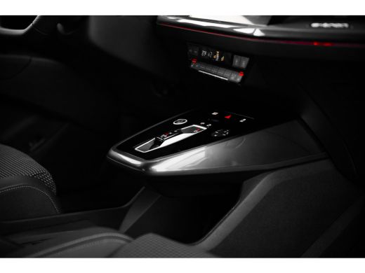 Audi Q4 e-tron S edition Competition | Achterklep, automatisch bedienbaar | Achteruitrijcamera | Adaptive cruise... ActivLease financial lease