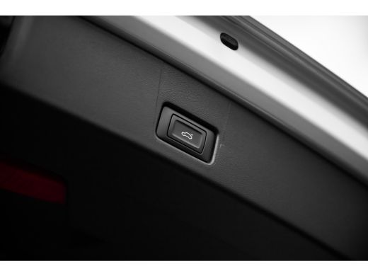 Audi Q4 e-tron S edition Competition | Achterklep, automatisch bedienbaar | Achteruitrijcamera | Adaptive cruise... ActivLease financial lease