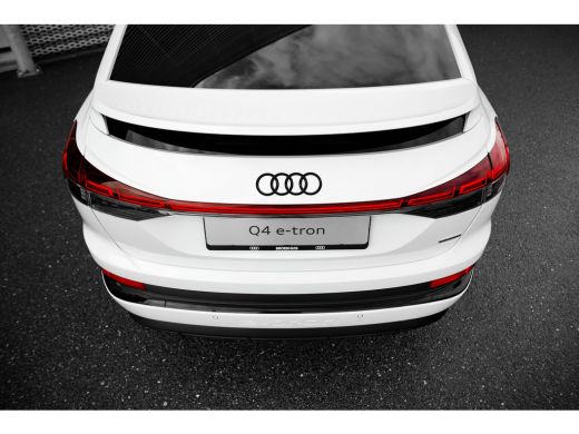 Audi Q4 e-tron S edition Competition | Achterklep, automatisch bedienbaar | Achteruitrijcamera | Adaptive cruise... ActivLease financial lease