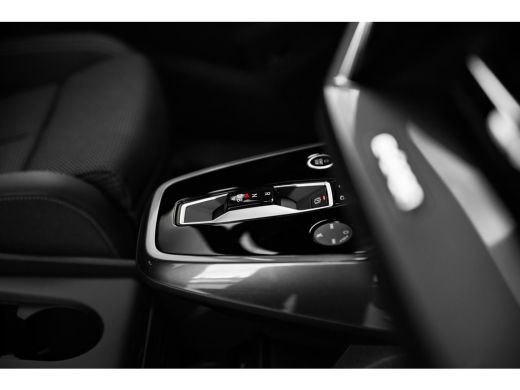 Audi Q4 e-tron S edition Competition | Achterklep, automatisch bedienbaar | Achteruitrijcamera | Adaptive cruise... ActivLease financial lease