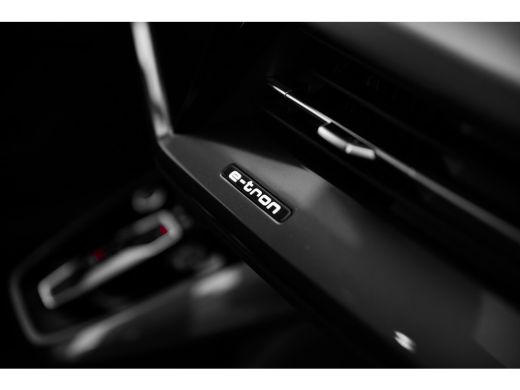 Audi Q4 e-tron S edition Competition | Achterklep, automatisch bedienbaar | Achteruitrijcamera | Adaptive cruise... ActivLease financial lease