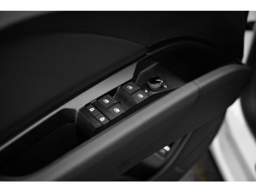 Audi Q4 e-tron S edition Competition | Achterklep, automatisch bedienbaar | Achteruitrijcamera | Adaptive cruise... ActivLease financial lease