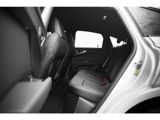 Audi Q4 e-tron S edition Competition | Achterklep, automatisch bedienbaar | Achteruitrijcamera | Adaptive cruise... ActivLease financial lease