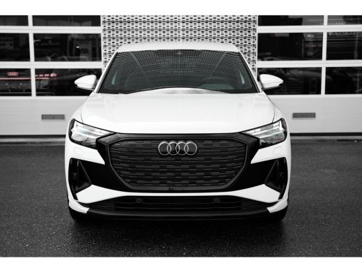 Audi Q4 e-tron S edition Competition | Achterklep, automatisch bedienbaar | Achteruitrijcamera | Adaptive cruise... ActivLease financial lease