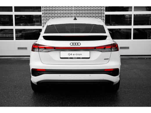 Audi Q4 e-tron S edition Competition | Achterklep, automatisch bedienbaar | Achteruitrijcamera | Adaptive cruise... ActivLease financial lease