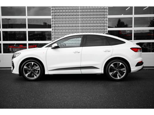 Audi Q4 e-tron S edition Competition | Achterklep, automatisch bedienbaar | Achteruitrijcamera | Adaptive cruise... ActivLease financial lease