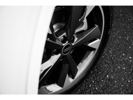 Audi Q4 e-tron S edition Competition | Achterklep, automatisch bedienbaar | Achteruitrijcamera | Adaptive cruise... ActivLease financial lease