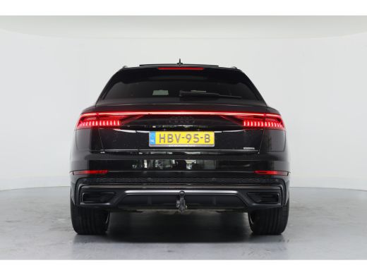 Audi Q8 60 TFSI e quattro Pro Line S Competition | Valcona | Panoramadak | Carbon | HUD | Trekhaak | Pano... ActivLease financial lease