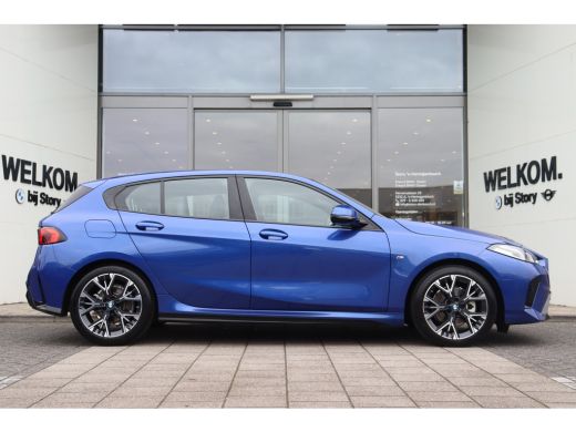 BMW 1 Serie 120 M Sport Automaat / Sportstoelen / Achteruitrijcamera / M Adaptief onderstel / Stoelverwarming ActivLease financial lease