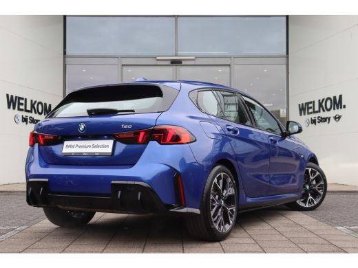 BMW 1 Serie 120 M Sport Automaat / Sportstoelen / Achteruitrijcamera / M Adaptief onderstel / Stoelverwarming ActivLease financial lease
