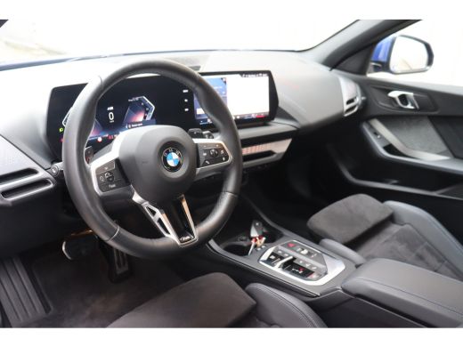 BMW 1 Serie 120 M Sport Automaat / Sportstoelen / Achteruitrijcamera / M Adaptief onderstel / Stoelverwarming ActivLease financial lease