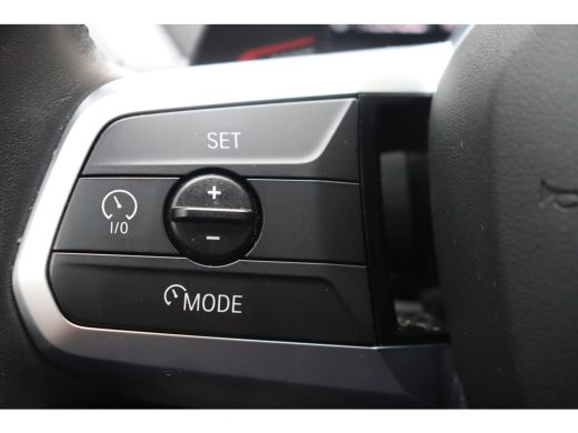 BMW 1 Serie 120 M Sport Automaat / Sportstoelen / Achteruitrijcamera / M Adaptief onderstel / Stoelverwarming ActivLease financial lease