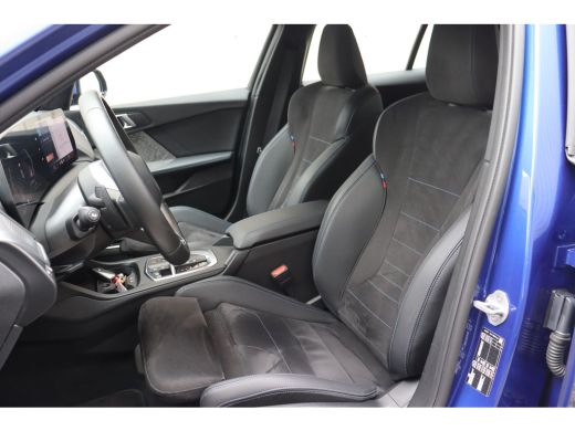 BMW 1 Serie 120 M Sport Automaat / Sportstoelen / Achteruitrijcamera / M Adaptief onderstel / Stoelverwarming ActivLease financial lease